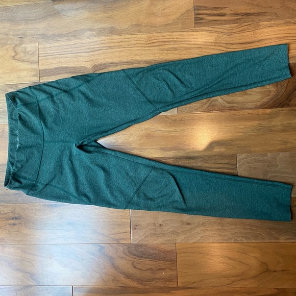 Outdoor Voices | Matching 7/8 Warm Up Leggings and Athena Crop Top - Picture 3 of 6